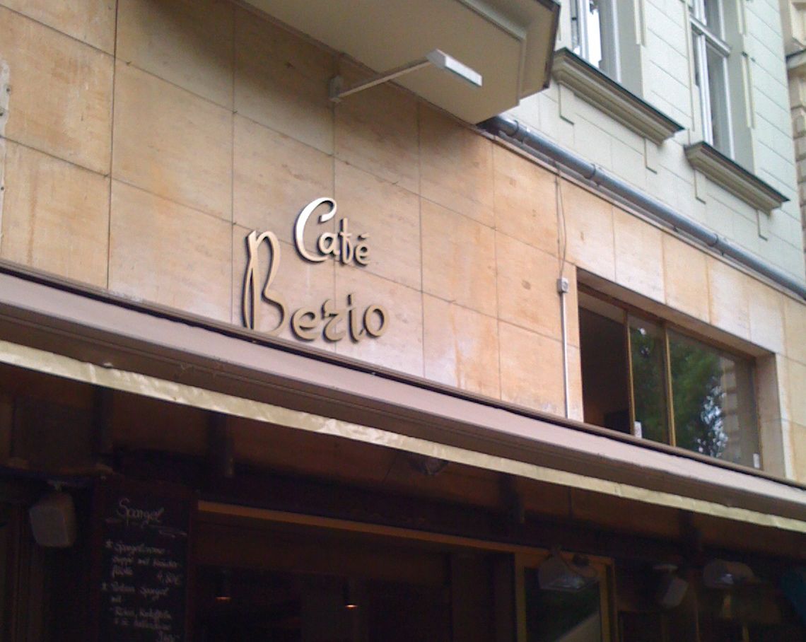 <!--:en-->“Berio”Berlin’s Gay Easy Going Cafe<!--:-->